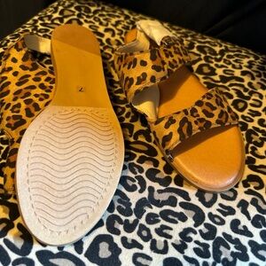 Size 7 women’s sandals NEW